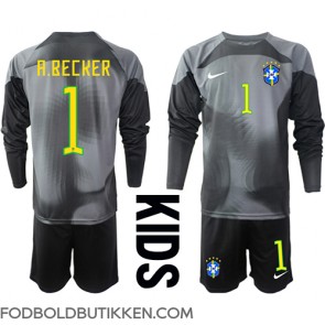 Brasilien Alisson Becker #1 Målmand Hjemmebanetrøje Børn VM 2022 Langærmet (+ Korte bukser)
